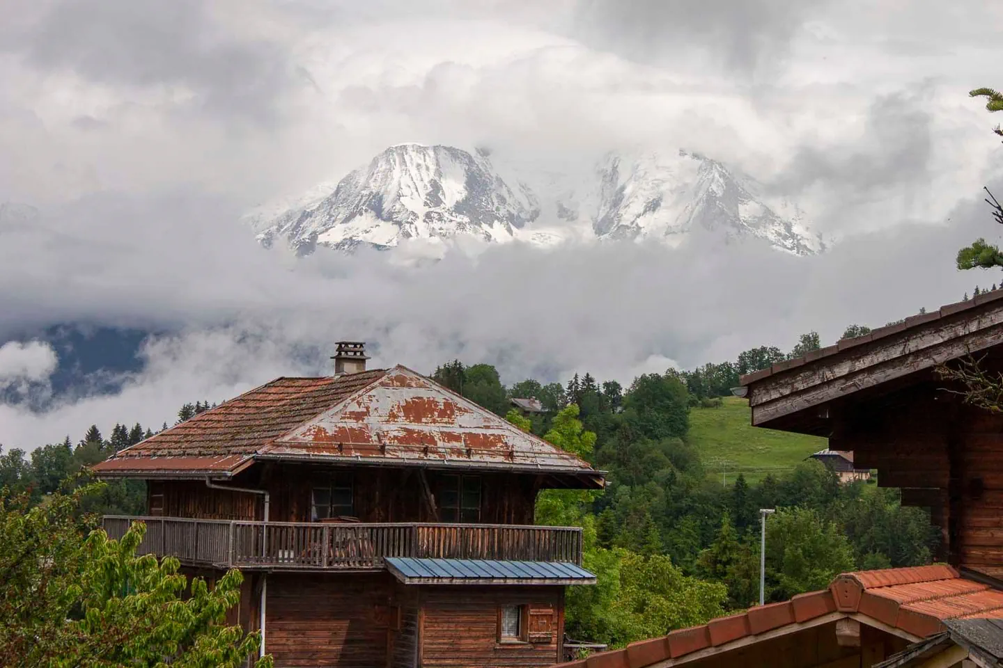 Aiguille du Gouter dans les nuages