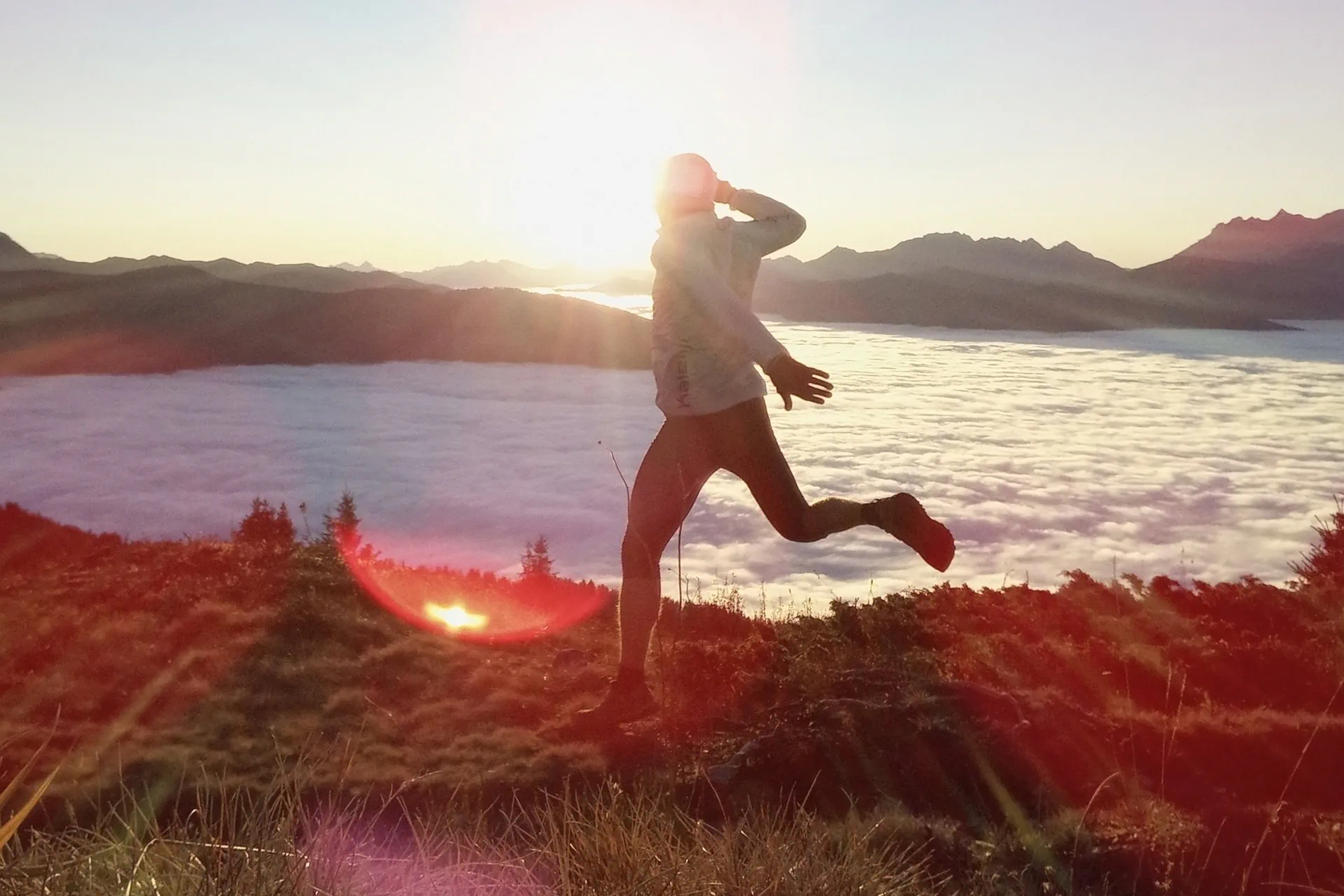 Yan Chatellard sur les crêtes du Prarion au coucher du soleil
